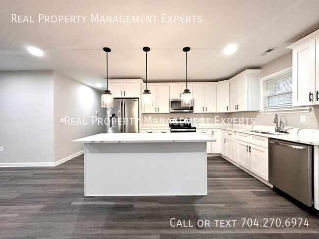 2000 St John St in Charlotte, NC - Building Photo - Building Photo