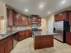 6815 Hunters Way Ln in Baytown, TX - Building Photo - Building Photo