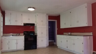 1561 Lovett St, Unit A in Greensboro, NC - Building Photo - Building Photo