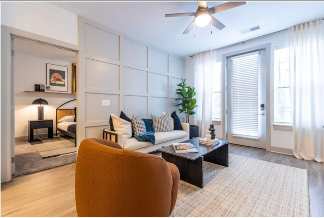 2039 Woodburn Ave in Cincinnati, OH - Building Photo - Building Photo