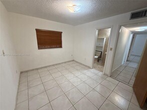 4315 SW 69th Ave in Miami, FL - Building Photo - Building Photo