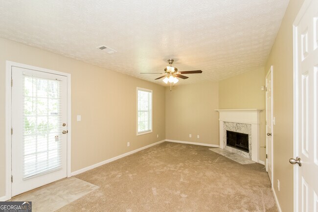 6661 Rebecca Lou Ln in Lithonia, GA - Building Photo - Building Photo