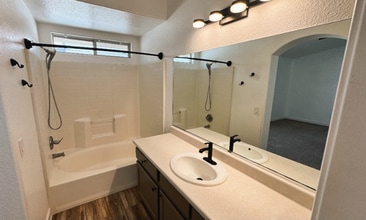 933 Dusty Creek St in Las Vegas, NV - Building Photo - Building Photo
