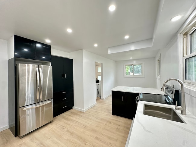 property at 685 Amesbury Crt