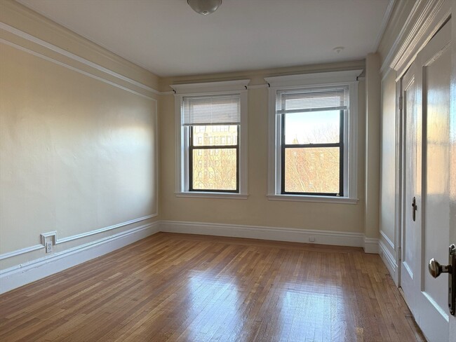 465 Commonwealth Ave, Unit 401 in Boston, MA - Building Photo - Building Photo