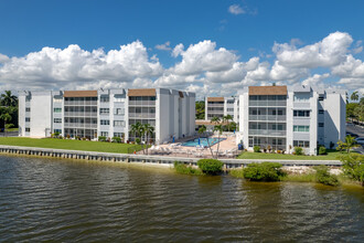 Palm Lake Condo in Lake Worth, FL - Foto de edificio - Primary Photo