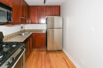 630 W Wrightwood Ave in Chicago, IL - Foto de edificio - Building Photo