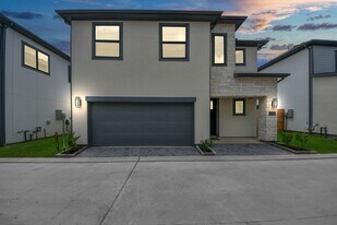 12010 Royal Oaks Banner Wy in Houston, TX - Building Photo