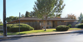 Pine Meadows Apartments in Modesto, CA - Building Photo