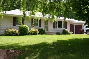 13113 Irving Ave S in Burnsville, MN - Building Photo