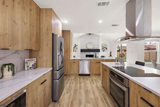 2927 Norwood Hill Rd in Austin, TX - Foto de edificio - Building Photo