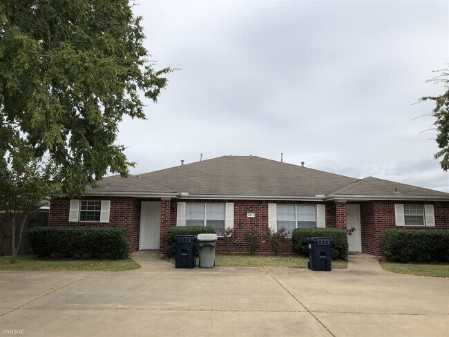 1801 Sara Dr photo'