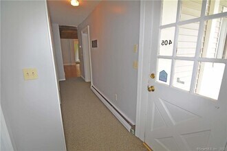 405 Maple Ave in Cheshire, CT - Building Photo - Building Photo