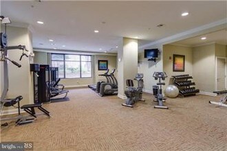 12001 Market St-Unit -341 in Reston, VA - Foto de edificio - Building Photo