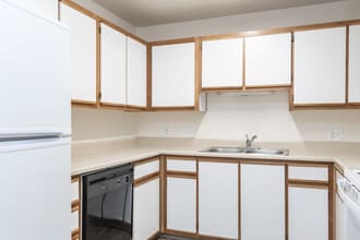Mayfield Court Apartments in Portland, OR - Foto de edificio - Building Photo