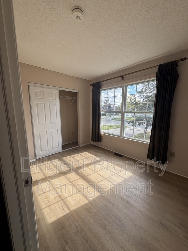 1241 Huntington Cir in Peterborough, ON - Building Photo - Building Photo