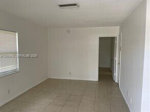3960 NW 31st Terrace in Lauderdale Lakes, FL - Building Photo - Building Photo