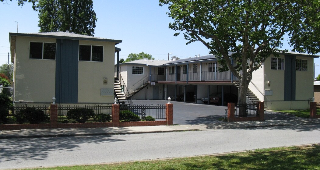1157-1161 Willow Rd in Menlo Park, CA - Building Photo