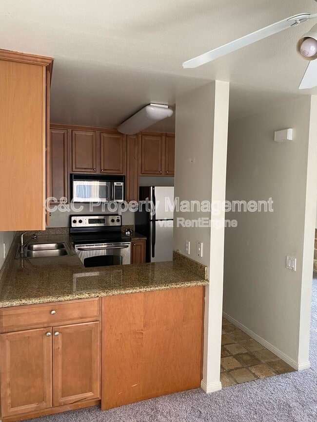 545 Woodside Oaks in Sacramento, CA - Building Photo - Building Photo