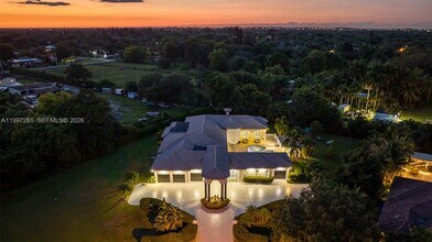 13751 Pine Meadow Ct in Davie, FL - Building Photo - Building Photo