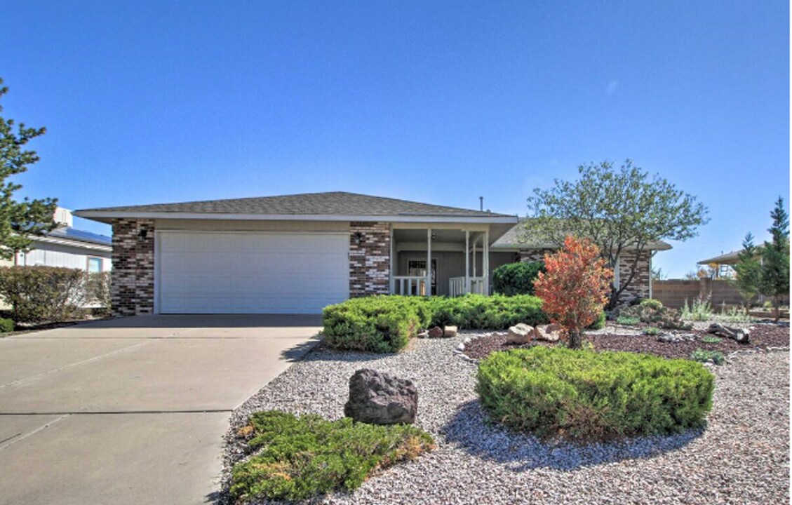 7208 Spruce Mountain Loop NE in Rio Rancho, NM - Building Photo