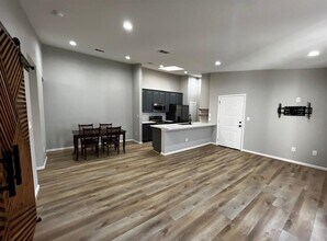 2425 Augusta Dr in Houston, TX - Building Photo - Building Photo