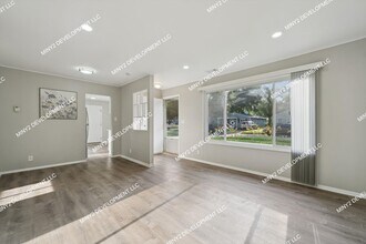 21921 Blackstone St in Oak Park, MI - Building Photo - Building Photo
