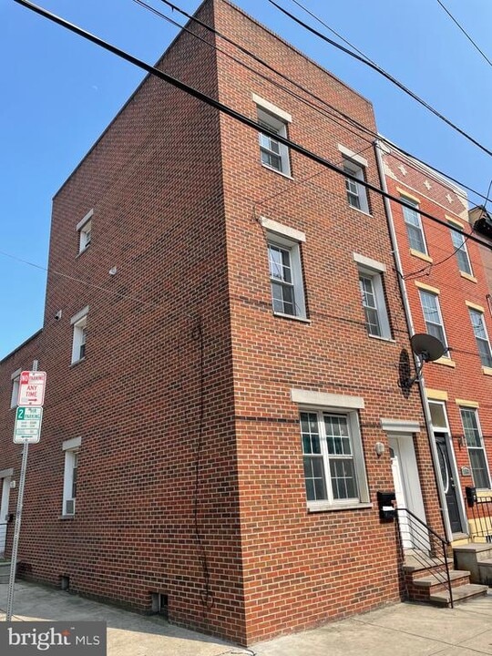 1529 S 5th St in Philadelphia, PA - Building Photo