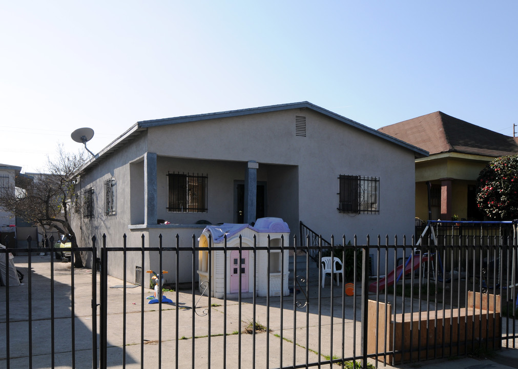 322 52nd St in Los Angeles, CA - Building Photo