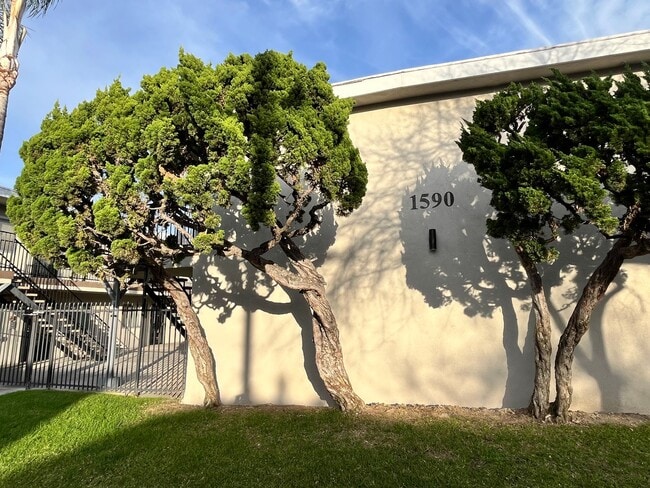 property at 1590 Henderson Ave