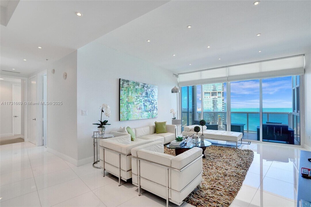 18201 Collins Ave, Unit 3804 in Sunny Isles Beach, FL - Building Photo
