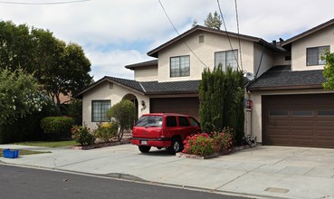 1131-1133 St. Francis St in Redwood City, CA - Building Photo - Building Photo