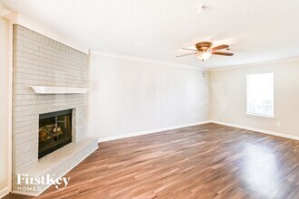 8062 Ellis Rd in Bartlett, TN - Foto de edificio - Building Photo