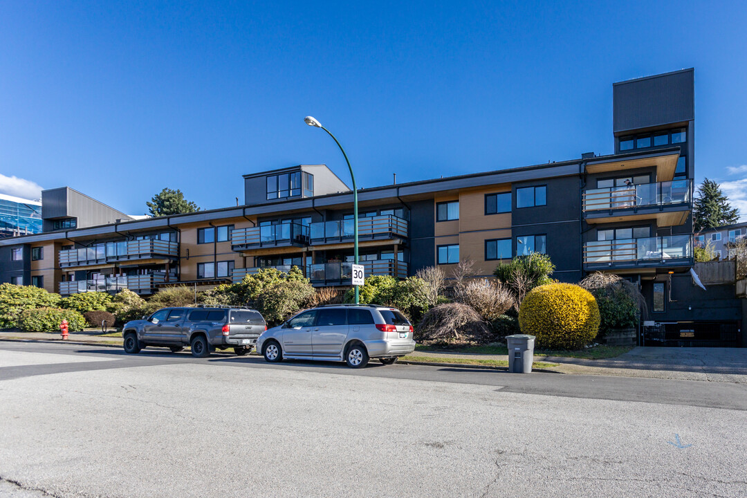 Harbour Shores in Vancouver, BC - Building Photo