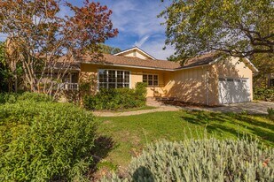 321 Descanso Ave in Ojai, CA - Building Photo