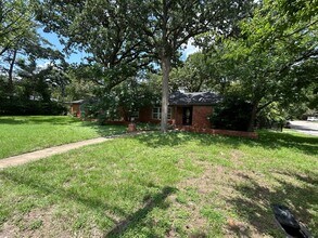 1319 Brookhurst St in Irving, TX - Building Photo - Building Photo