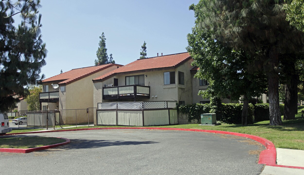 Autumn Ridge in Rialto, CA - Foto de edificio