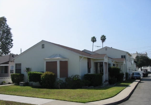 618 W Live Oak St in San Gabriel, CA - Foto de edificio