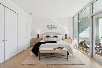 1343 4th St in Sarasota, FL - Foto de edificio - Building Photo