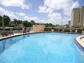 2020 NE 135th St in North Miami, FL - Building Photo