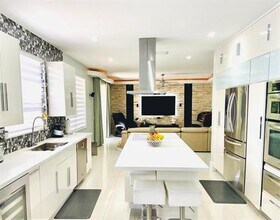 3898 Falcon Ridge Cir in Weston, FL - Building Photo - Building Photo