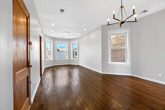 915 W Newport Ave in Chicago, IL - Building Photo - Building Photo