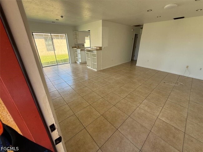 537 SE 6th Pl in Cape Coral, FL - Building Photo - Building Photo