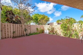 4240 Village Dr in Delray Beach, FL - Building Photo - Building Photo