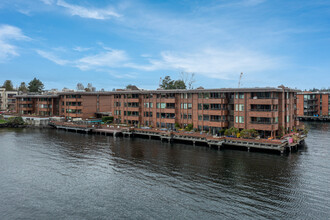 The Lake House in Seattle, WA - Foto de edificio - Building Photo