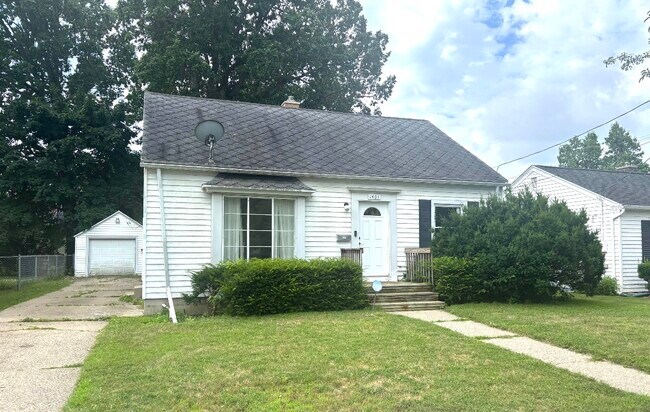 property at 1401 Loraine Ave
