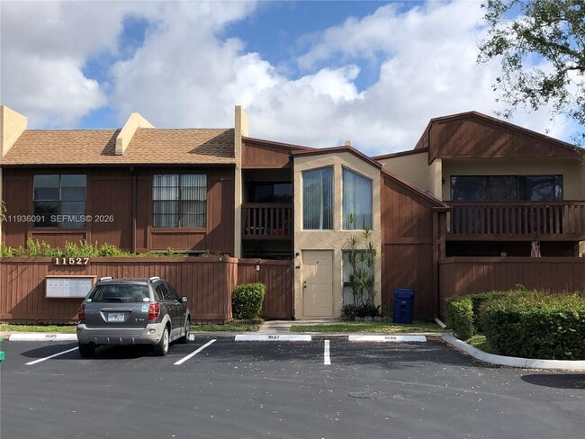 11527 SW 64th St in Miami, FL - Building Photo - Building Photo