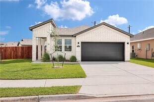 18 N Day Lily Ave in Edinburg, TX - Building Photo