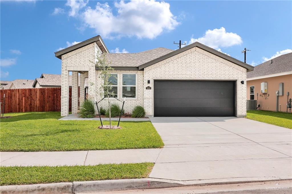 2600 N Day Lily Ave in Edinburg, TX - Building Photo