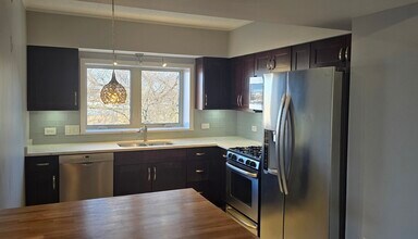 635 Perrie Dr in Elk Grove Village, IL - Foto de edificio - Building Photo